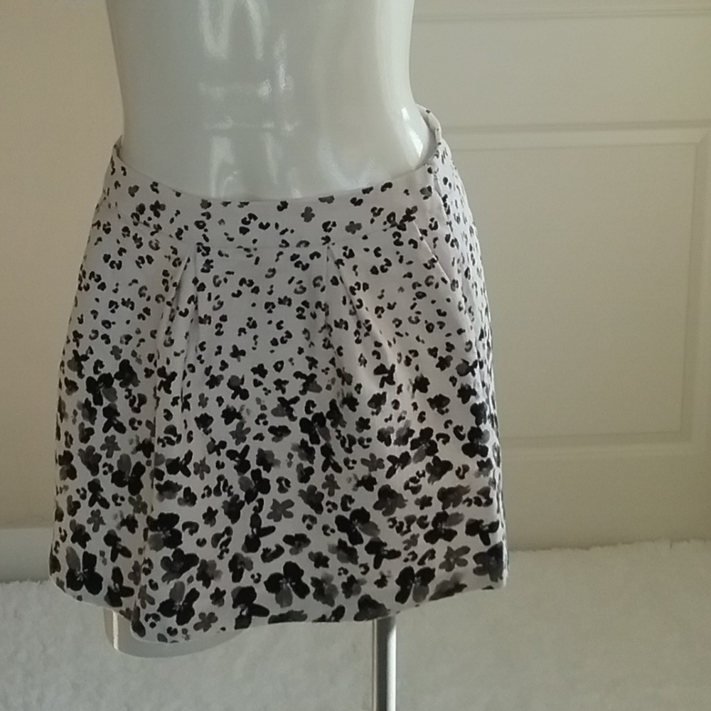 Banana Republic Petite Black & Gray Floral Skirt